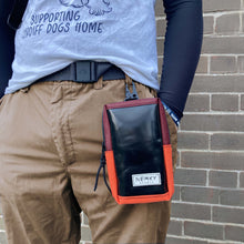 Load image into Gallery viewer, VADA PHONE POUCH / green / black / orange