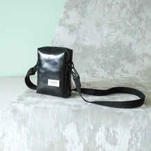 Load image into Gallery viewer, HUNTER CROSS BODY BAG / black