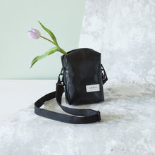 Load image into Gallery viewer, HUNTER CROSS BODY BAG / black