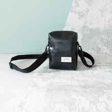 Load image into Gallery viewer, HUNTER CROSS BODY BAG / black