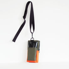 Load image into Gallery viewer, VADA PHONE POUCH / forest green / orange