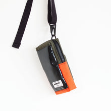 Load image into Gallery viewer, VADA PHONE POUCH / forest green / orange
