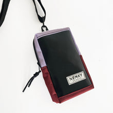 Load image into Gallery viewer, VADA PHONE POUCH / lilac / maroon