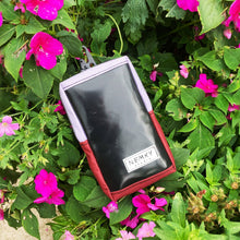 Load image into Gallery viewer, VADA PHONE POUCH / lilac / maroon