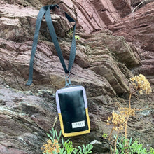 Load image into Gallery viewer, VADA PHONE POUCH / lilac / mustard