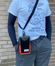 Load image into Gallery viewer, VADA PHONE POUCH / forest green / orange