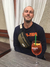 Load image into Gallery viewer, BERYL BUMBAG olive green / black