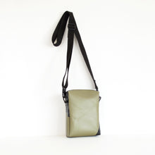 Load image into Gallery viewer, HUNTER CROSS BODY BAG / black / olive green
