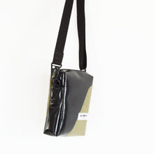 Load image into Gallery viewer, HUNTER CROSS BODY BAG / black / olive green
