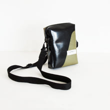 Load image into Gallery viewer, HUNTER CROSS BODY BAG / black / olive green
