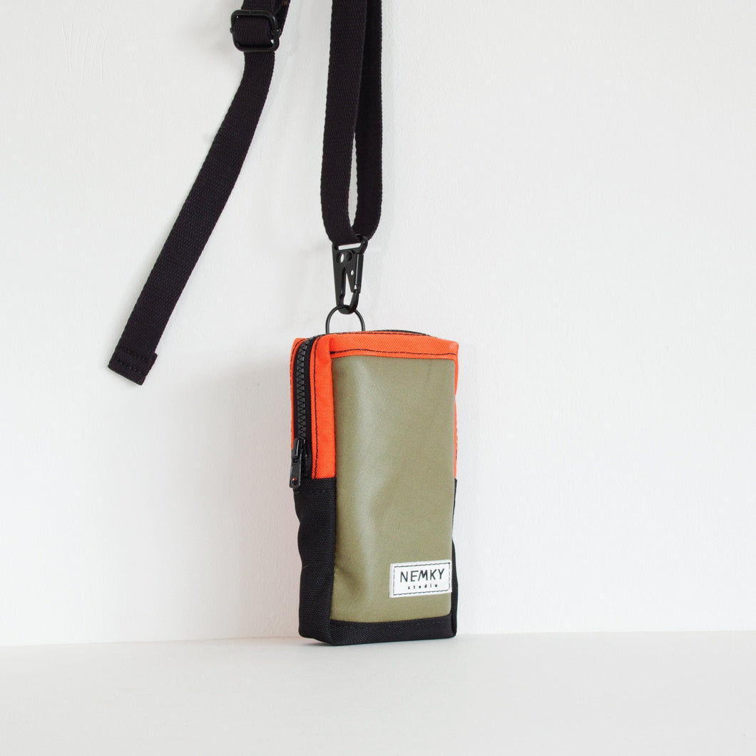 VADA PHONE POUCH / green / black / orange