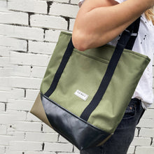 Load image into Gallery viewer, GRETA TOTE BAG / black / olive green
