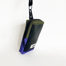 Load image into Gallery viewer, VADA PHONE POUCH / olive green / purple
